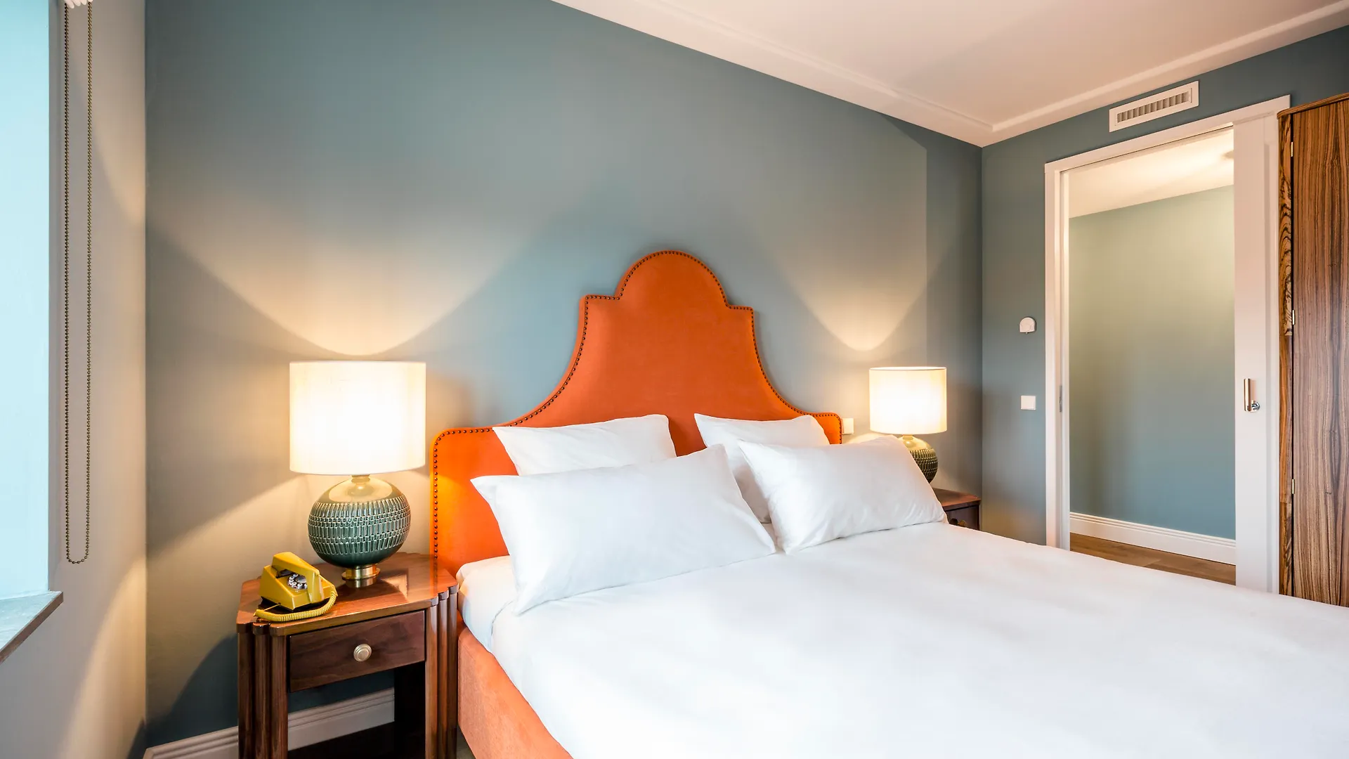 The July - Twenty Eight Otel Amsterdam 4*,  Hollanda